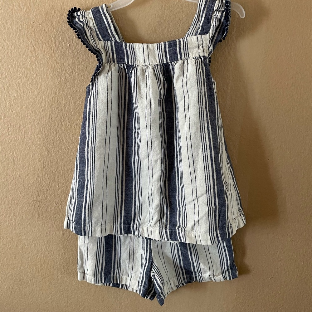 Carter’s girl’s short set